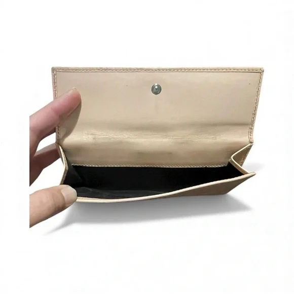 Light Pink Gucci Guccissima Embossed Leather Wallet - Picture 3 of 6